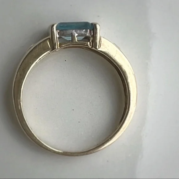 14 kt Gold Ring with Light Blue Aquamarine Baguette Cut Bezel Set w/2 Diamonds - Picture 5 of 7